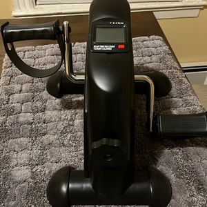 Pedal exercising floor bike count window does not work. Might need battery.